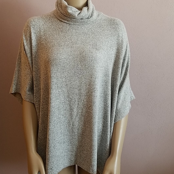Lou and grey poncho